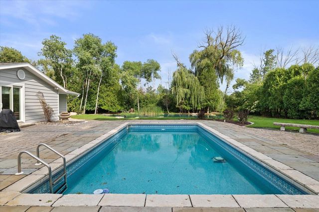 2212 W Sunnydale LANE, Mequon, WI 53092