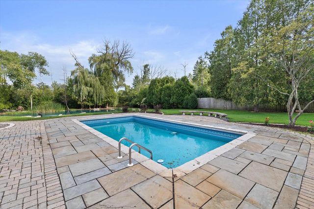 2212 W Sunnydale LANE, Mequon, WI 53092