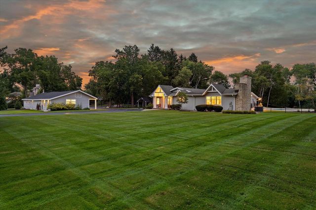 2212 W Sunnydale LANE, Mequon, WI 53092