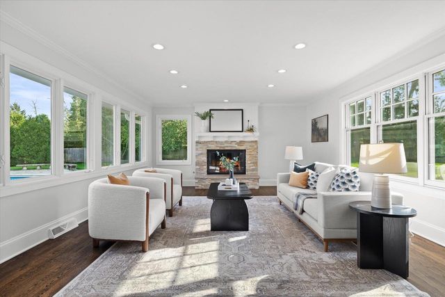 2212 W Sunnydale LANE, Mequon, WI 53092