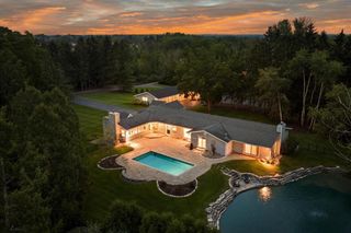 2212 W Sunnydale LANE, Mequon, WI 53092