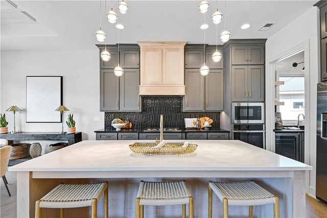 22085 W 93rd Terrace, Lenexa, KS 66220