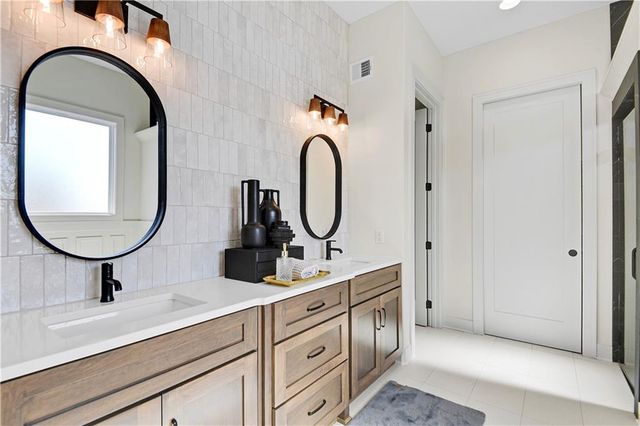 22085 W 93rd Terrace, Lenexa, KS 66220
