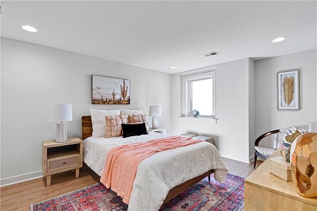 22085 W 93rd Terrace, Lenexa, KS 66220