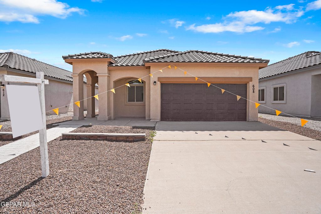 608 Cedarwood Avenue, El Paso, TX 79928