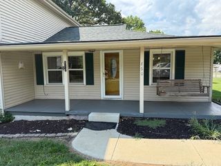 860 Potters Ln, Clarksville, TN 37040