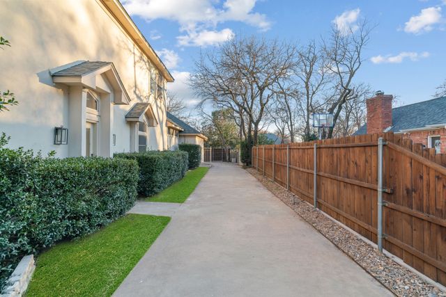 44 Wellington Oaks Circle, Denton, TX 76210