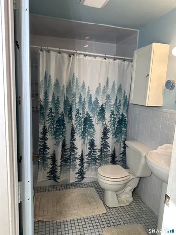 55 Porter Avenue APT 6E, Naugatuck, CT 06770