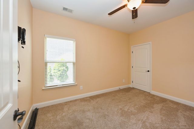 223 Meandering Dr, Lebanon, TN 37090