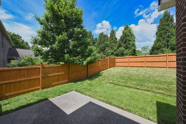 223 Meandering Dr, Lebanon, TN 37090