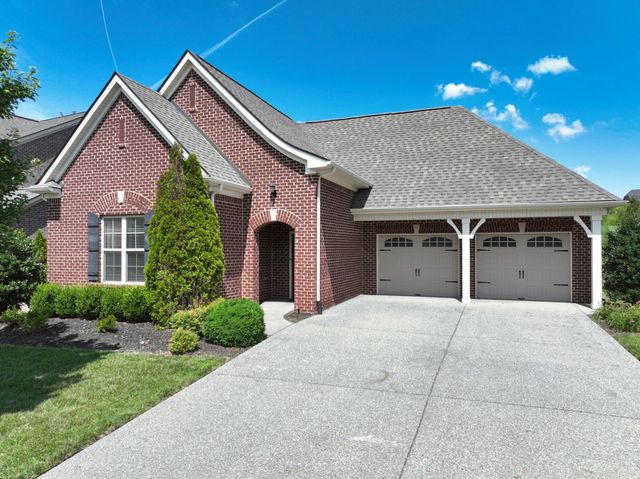 223 Meandering Dr, Lebanon, TN 37090