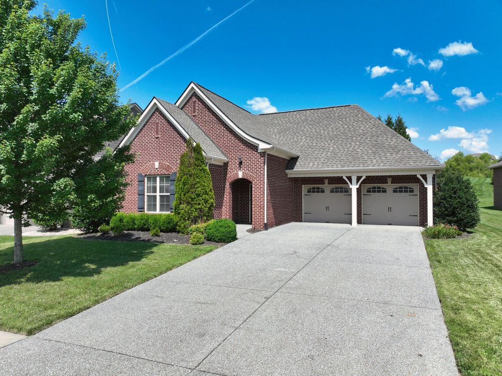 223 Meandering Dr, Lebanon, TN 37090