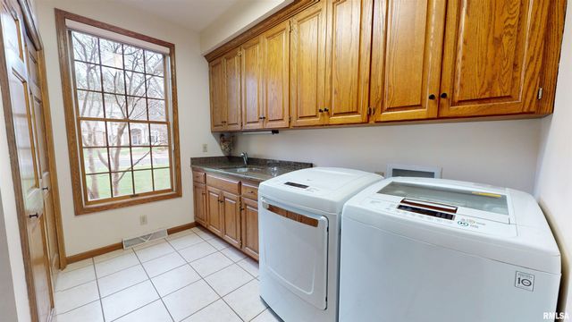 10706 N GRAND OAK Court, Peoria, IL 61615