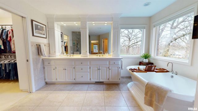 10706 N GRAND OAK Court, Peoria, IL 61615