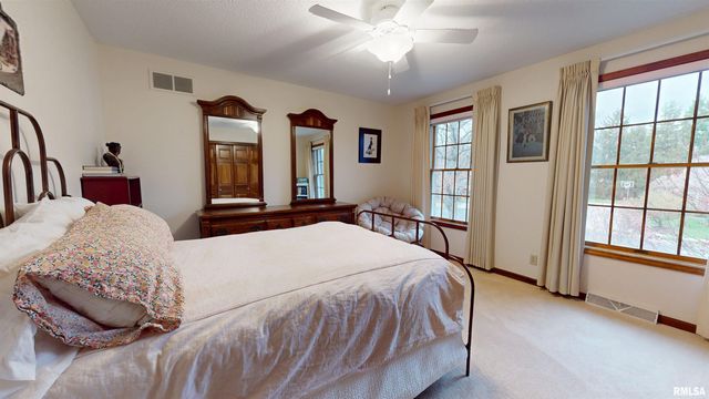 10706 N GRAND OAK Court, Peoria, IL 61615