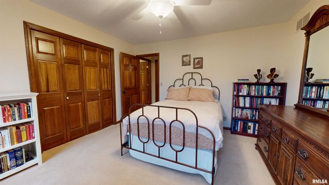 10706 N GRAND OAK Court, Peoria, IL 61615