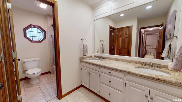 10706 N GRAND OAK Court, Peoria, IL 61615