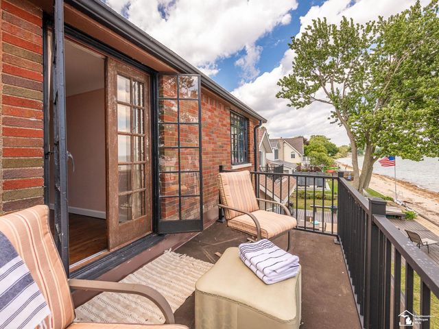 3880 Lakeshore Drive, Frenchtown Twp, MI 48166