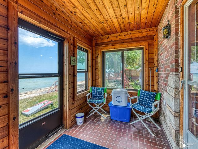 3880 Lakeshore Drive, Frenchtown Twp, MI 48166