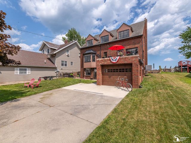 3880 Lakeshore Drive, Frenchtown Twp, MI 48166