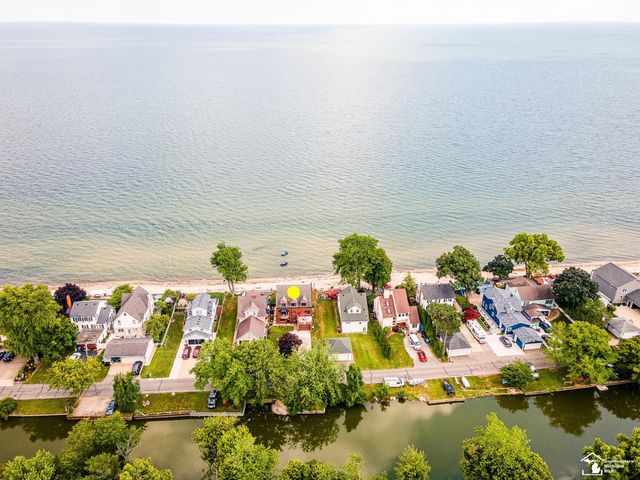 3880 Lakeshore Drive, Frenchtown Twp, MI 48166