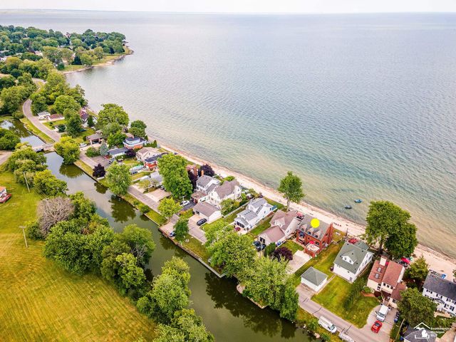 3880 Lakeshore Drive, Frenchtown Twp, MI 48166