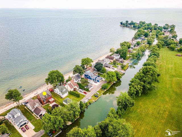 3880 Lakeshore Drive, Frenchtown Twp, MI 48166