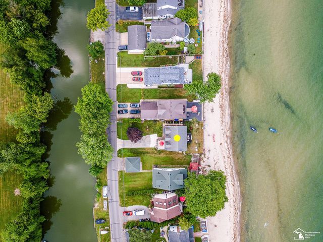 3880 Lakeshore Drive, Frenchtown Twp, MI 48166