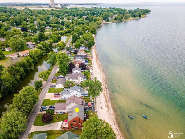 3880 Lakeshore Drive, Frenchtown Twp, MI 48166