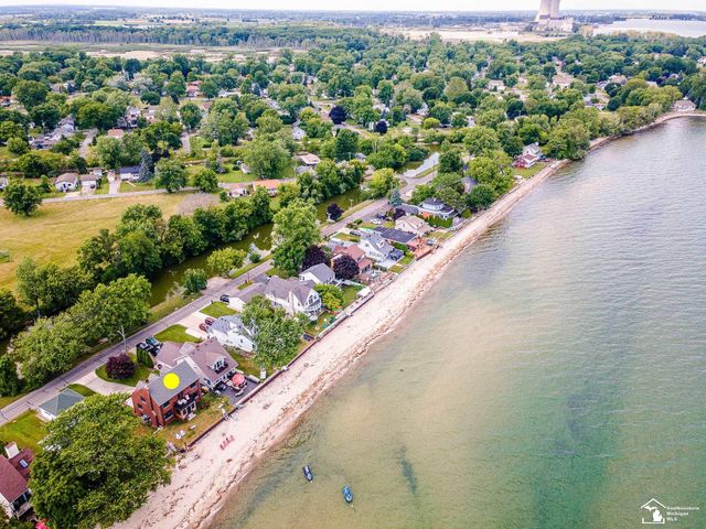 3880 Lakeshore Drive, Frenchtown Twp, MI 48166