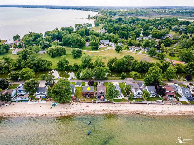 3880 Lakeshore Drive, Frenchtown Twp, MI 48166