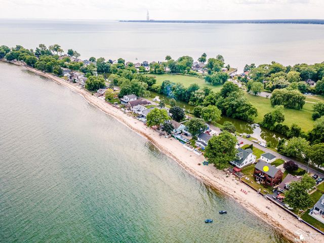 3880 Lakeshore Drive, Frenchtown Twp, MI 48166