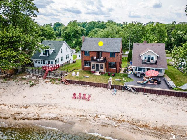 3880 Lakeshore Drive, Frenchtown Twp, MI 48166