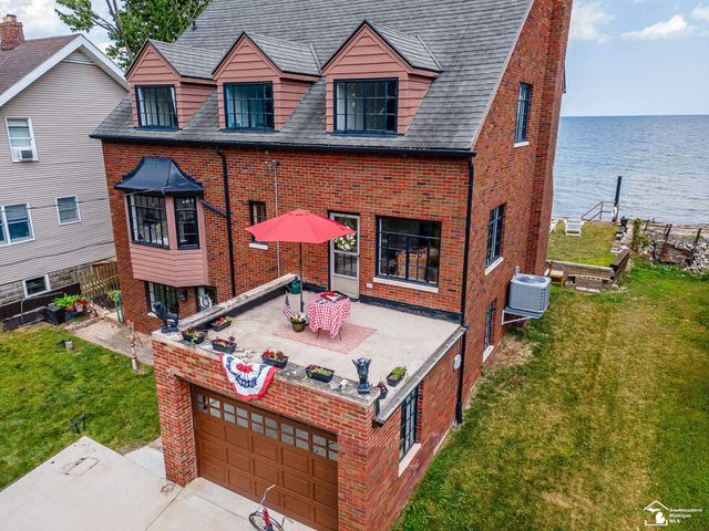 3880 Lakeshore Drive, Frenchtown Twp, MI 48166
