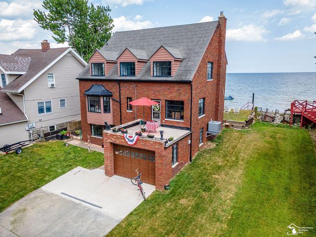 3880 Lakeshore Drive, Frenchtown Twp, MI 48166