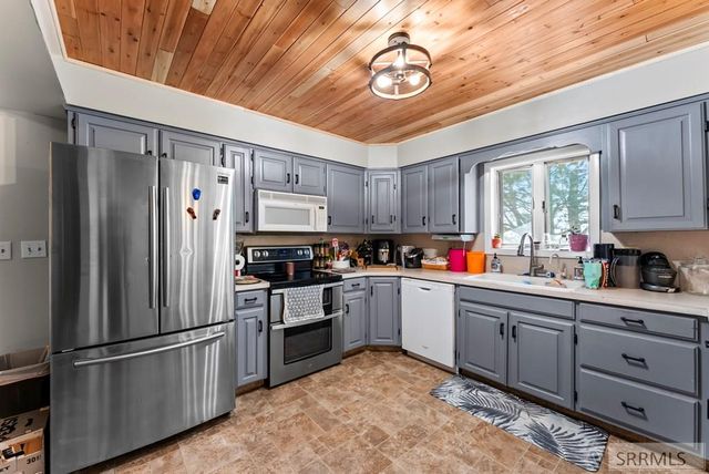 6685 E Iona Road, Idaho Falls, ID 83401