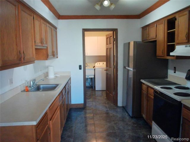 16682 Eastland Street, Roseville, MI 48066