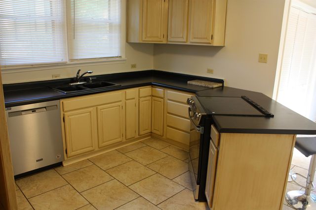 3779 SPOTTSWOOD AVE, Memphis, TN 38111