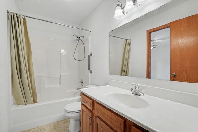 1875 Highland Road, Ely, IA 52227