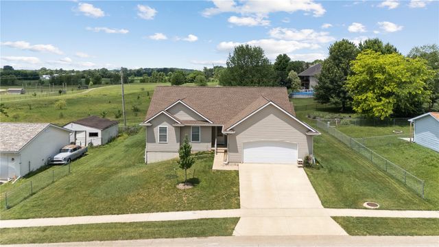 1875 Highland Road, Ely, IA 52227