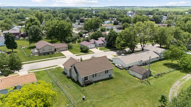 1875 Highland Road, Ely, IA 52227