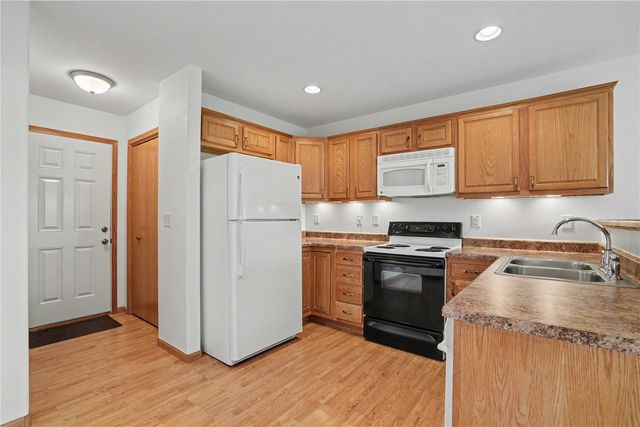 1875 Highland Road, Ely, IA 52227