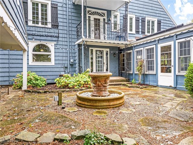 2216 University Avenue NW, Canton, OH 44709