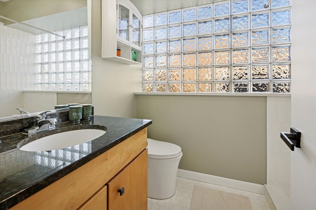 Image 13 of property listing at 1020 N MOZART Street 2, Chicago, IL 60622