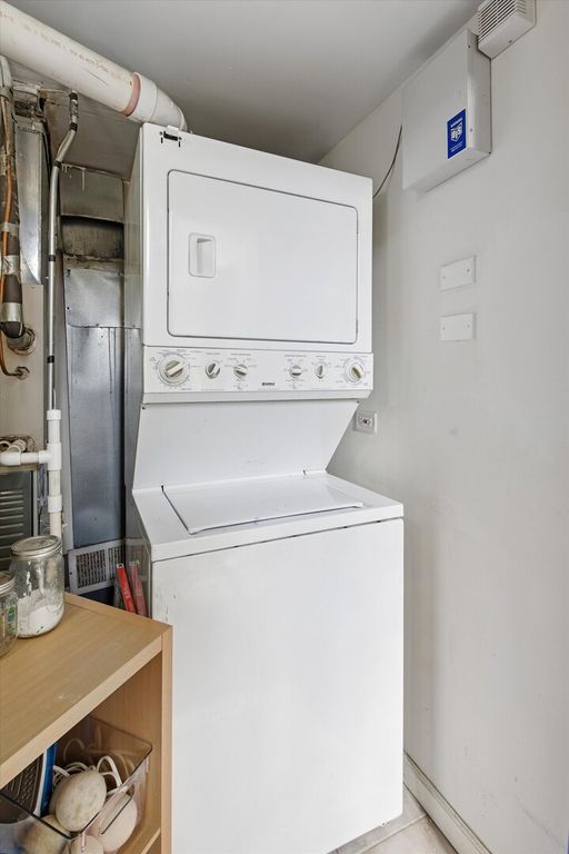 Image 15 of property listing at 1020 N MOZART Street 2, Chicago, IL 60622