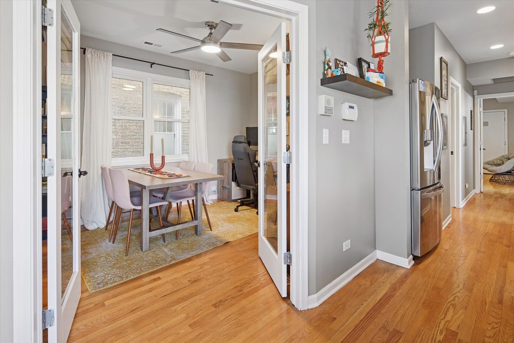 Image 8 of property listing at 1020 N MOZART Street 2, Chicago, IL 60622