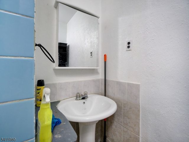 115 Madison Ave 2, Elizabeth City, NJ 07201