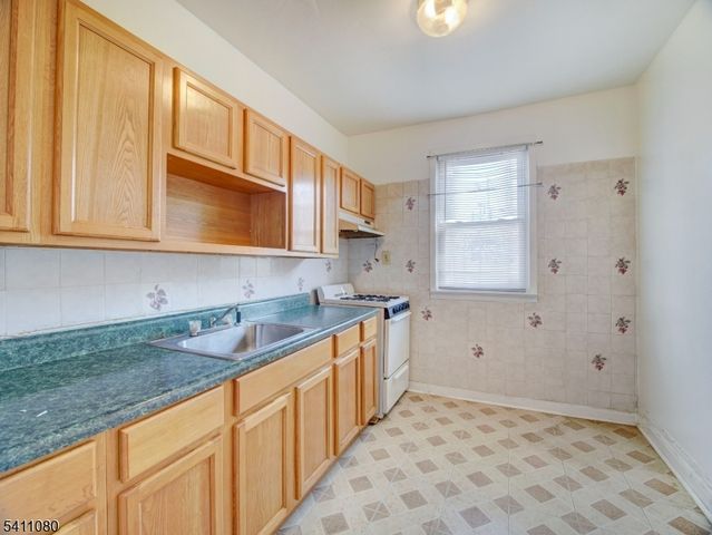 115 Madison Ave 2, Elizabeth City, NJ 07201