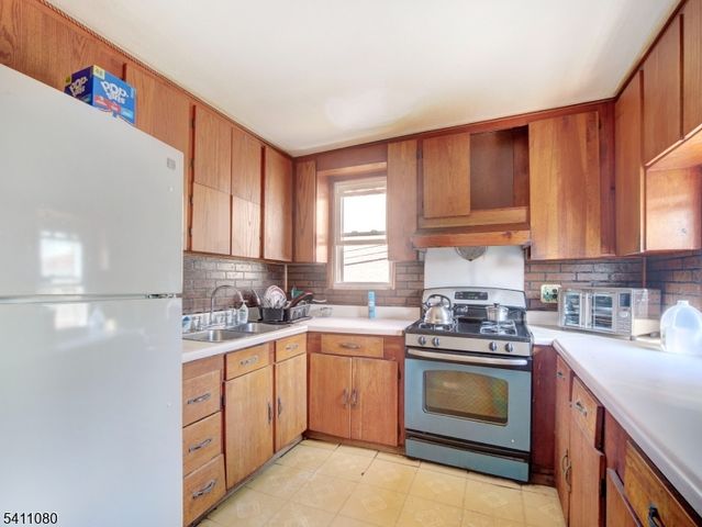 115 Madison Ave 2, Elizabeth City, NJ 07201