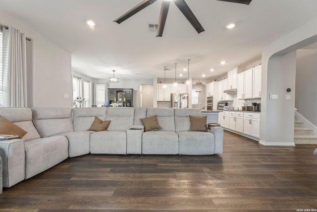 200 RUSTIC SPGS, Universal City, TX 78148